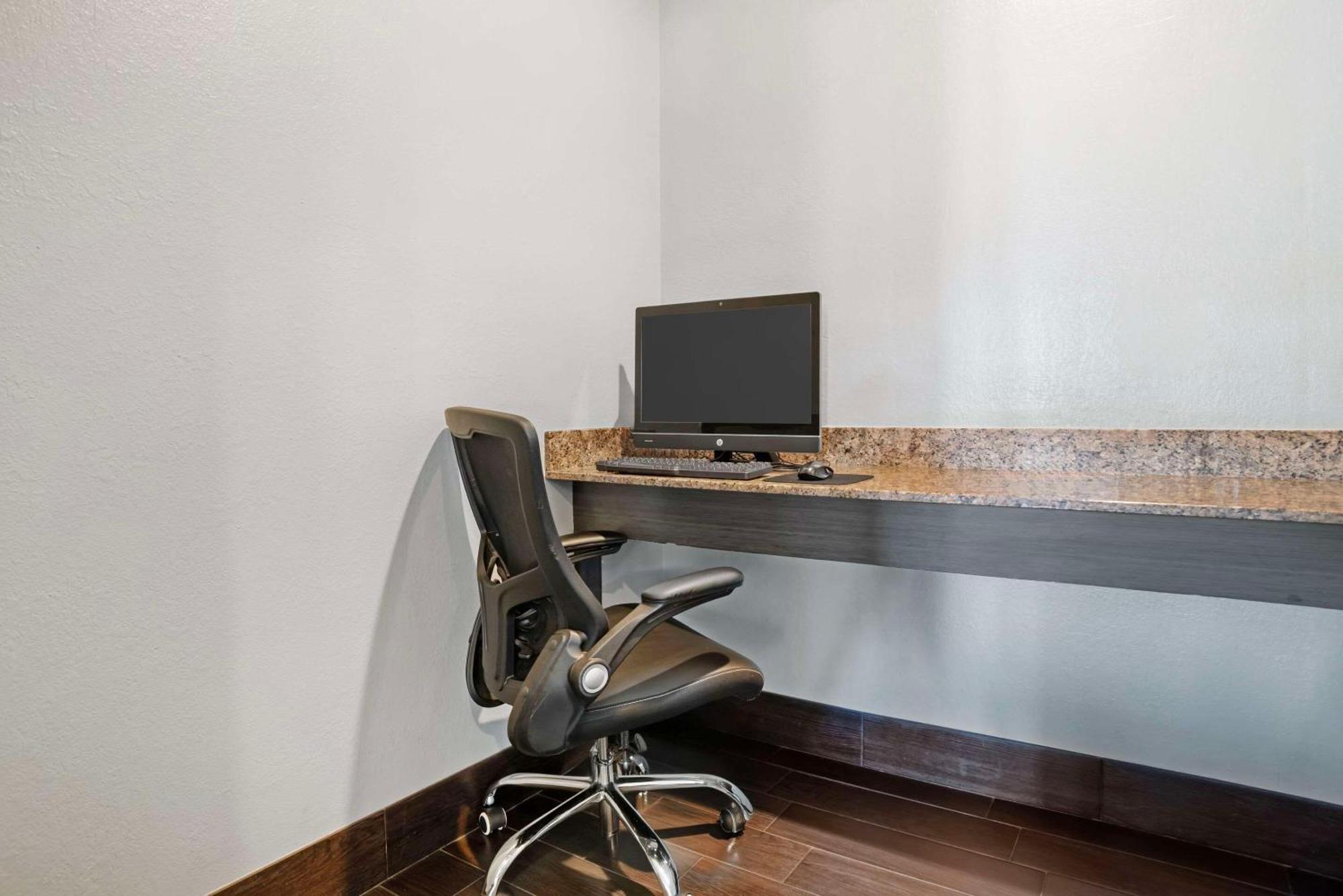 Quality Inn & Suites Birmingham - Highway 280 Kültér fotó