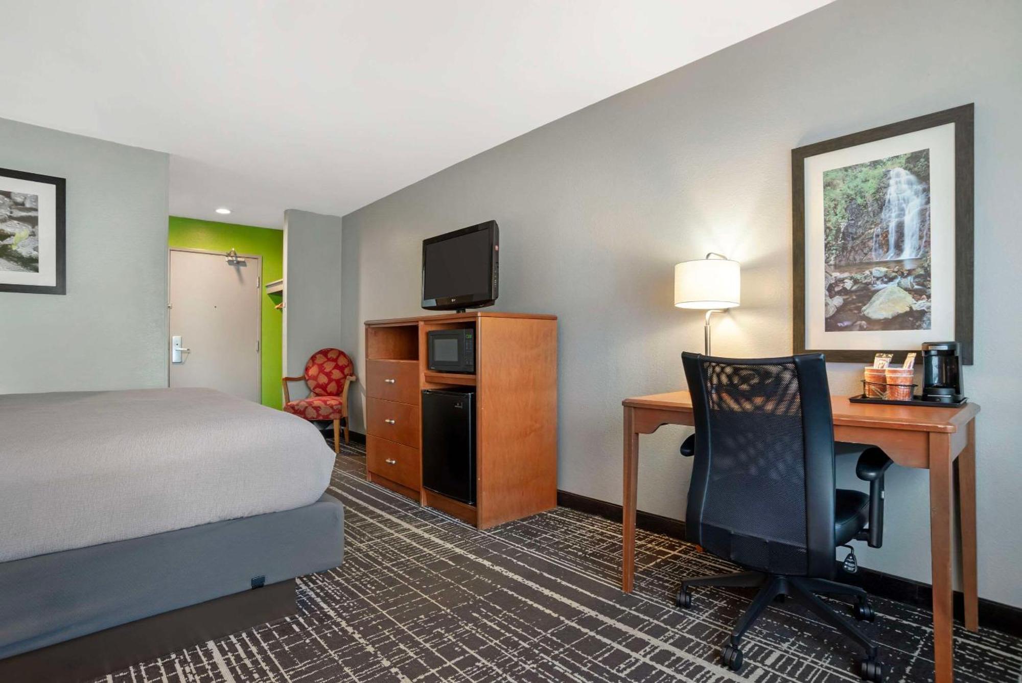 Quality Inn & Suites Birmingham - Highway 280 Kültér fotó